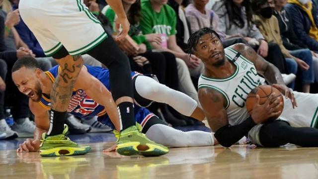 华体会官方网站-压伤库里飞踹汤普森 勇凯之战斯玛特两演争议动作