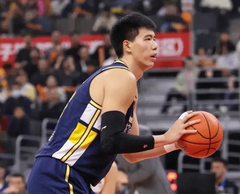 华体会官方网站-广东这内线人见人虐！攻守毫无效果，杜锋回应外援调整并未提大外